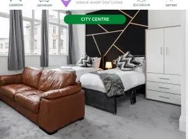 City Centre Studio 4 with Kitchenette, Free Wifi and Smart TV by Yoko Property