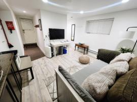 Small Private Studio at Kitsilano Beach，位于温哥华的酒店