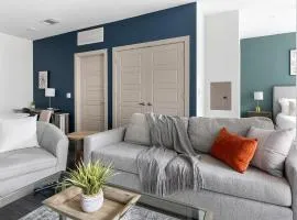 Landing Stunning 1BD Gym Pool