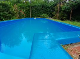 Quinta Las Ardillas lujan，位于卢汉的酒店