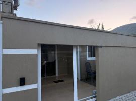 Casa charmosa praia Itapema，位于伊塔佩马的酒店