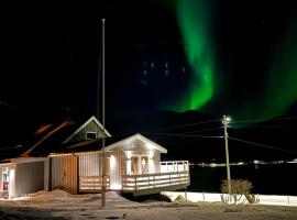 Koselig hus nær sjø og fjell，位于Nord-Lenangen的酒店