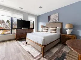 Landing Beautiful Studio Pool Gym