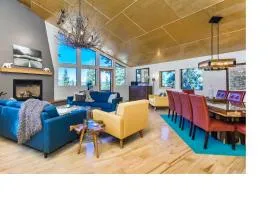 Tahoe Donner Luxury, Sleeps 14, Hot tub, 3100 sqft