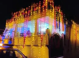 NRI & FOREIGNERS HOMESTAY JUST 1KM TO SANGAM POINt