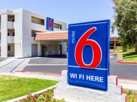 Motel 6 Tempe, AZ Phoenix Airport Priest Dr，位于坦培的酒店