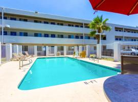 Motel 6 Tempe, AZ Phoenix Airport Priest Dr，位于坦培的酒店