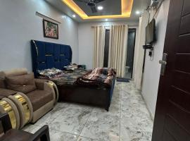 Bharti Apartments - Spacious & Luxury Stay，位于Pānīpat的酒店