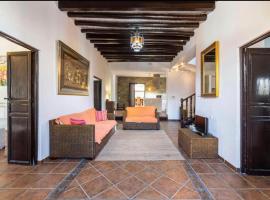 Cortijo Rural Doña Adela，位于贝尔哈的酒店