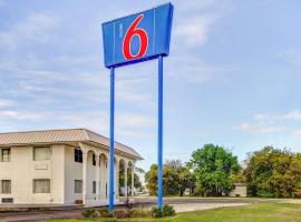 Motel 6 Waco - Lacy Lakeview，位于BellmeadWaco Regional Airport - ACT附近的酒店