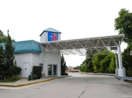 沃里克普罗维登斯机场6号汽车旅馆 - I-95，位于T.F.绿色机场 - PVD附近的酒店