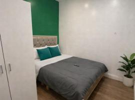 Pleasant Private Room In Cambridge 02，位于坎布里奇的酒店