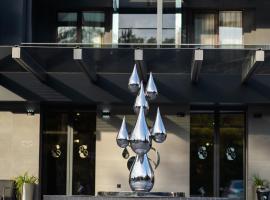 Stillaterm SPA，位于米内拉尔尼巴尼的带泳池的酒店