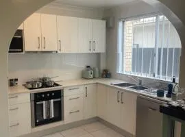 2 Bed Ground Flr Gaythorne Courtyard Apt, parking