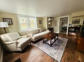 State Street Cottage, Suite 1