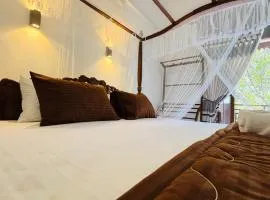 Saketha Villa, Thalpe - 500m to beach