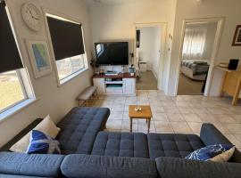 Salty Shack Lancelin- Two Bedroom，位于兰斯林的酒店