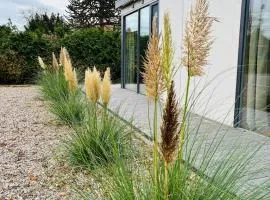 Loft-Charme trifft Natur - helles Modulhaus am NOK