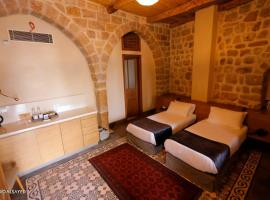 Domaine de Chouchene，位于Şaḩrat al Qashsh的带停车场的酒店