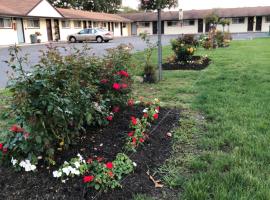 Smithpoint motel，位于Shirley的酒店