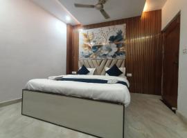 Hotel Atlantis Suites By signature Stays Near Kashi Vishwanath Temple，位于瓦拉纳西的酒店