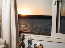 Retac Abu Simbel Nefertari Hotel，位于阿布辛贝的带泳池的酒店