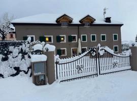 Chalet Le Dimore Asiago - Ideale per gruppi e Famiglie，位于罗阿纳的酒店