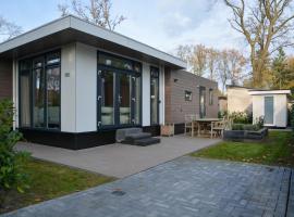 Luxe chalet in de Veluwse bossen nabij Harderwijk，位于哈尔德韦克的酒店