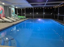 Clearwater Heated Pool Paradise Family-Friendly Home Near Beaches，位于克利尔沃特的酒店