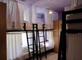 Whale Tales Hostel，位于圣何塞德尔卡沃的酒店