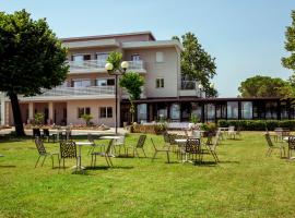 Hotel Stella del Benaco，位于马内尔巴的酒店
