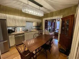 Downtown 3BR duplex full kitchen parking off i-787