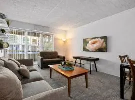 Lux Stay - Steps to Big House, U-M Campus & UM Hospital