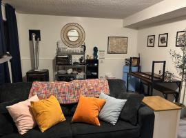 Cozy East County Jewel，位于波特兰的酒店