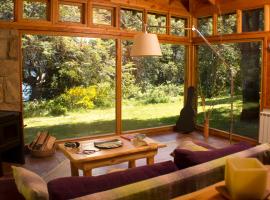 El Aura Lodge - Parque Nacional Los Alerces，位于Lago Futalaufquen的山林小屋