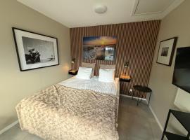 Stugcentralen L&auml;genhetshotell & Stugor，位于哈尔姆斯塔德的带泳池的酒店