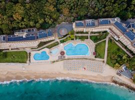 HVD Riviera Beach Ultra All Inclusive & Mineral Pool - Private Beach & Free Parking，位于金沙的酒店