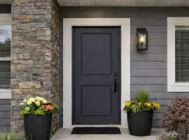 Central 2 bed 2 bath guesthouse