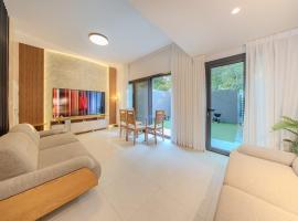 Townhouse in Aljada - Maid Room - Private Garden，位于Sharjah Intl的别墅