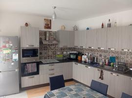 D-Onyx Holiday lets Apartment，位于泽布季的酒店