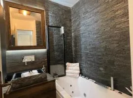 Pour 4 personnes, exceptionnel, au calme, vue époustouflante, terrasse, Tout pédestre à 10m du funiculaire, jacuzzi balnéothérapie