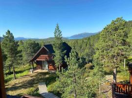 Cozy Mountain Cabin in Senja，位于Senja的木屋