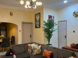 Shimawa Oasis: Spacious 3-Bedroom Home，位于Simawa的酒店