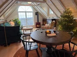 Elegant Private Barn Apartment in E Dover with 50 mile view