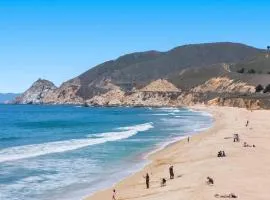 Oceanview Beach Home Walk to Beach Trails Food Family Activities