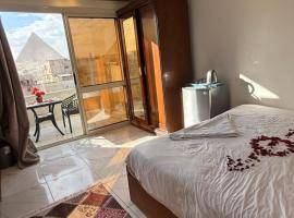 Middle east pyramids veiw &jacuzzi，位于开罗的酒店