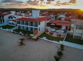 Maui Praia Pousada & Restaurante，位于Extremóz的酒店