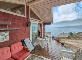 Nice Home In Vallavik With Wifi