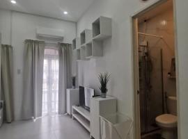 Ikea inspired home with mini balcony and free parking，位于Cainta的酒店