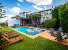 The Yard - Comfortable Home in Riverside，位于Inveresk的酒店